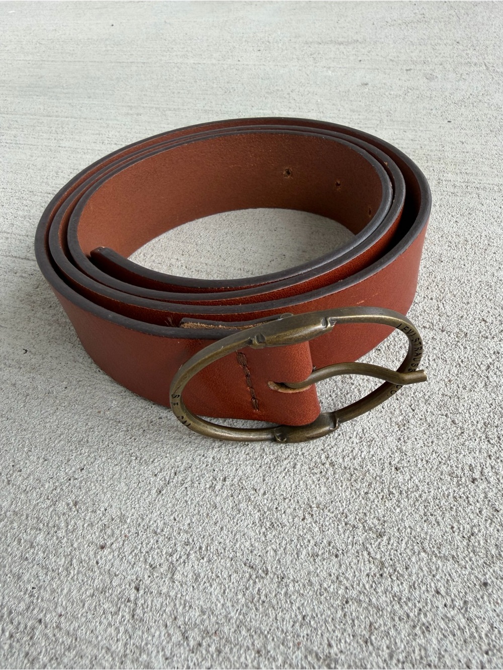 Levi’s Full Grain Leather Belt Size 40 Brown Oval Brass Buckle Made in Mexico 47